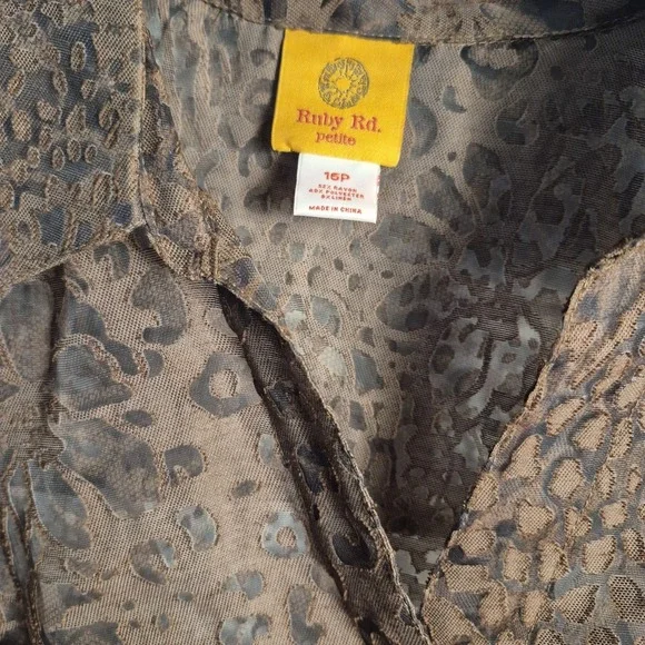 Ruby Rd. Petite women animal textured burnout Layering blouse in size 16P. - Picture 3 of 7